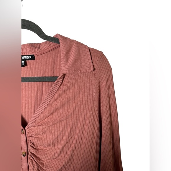 Steve Madden Ribbed Button Front Long Sleeve Top Ruched Front Mauve Size M - Picture 4 of 8